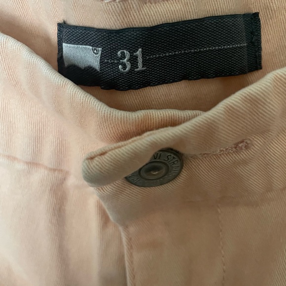 Levi’s Peach Shorts With 2 Side Pockets 2 Back Pockets - Picture 3 of 4